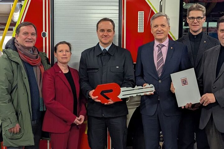 Bescheidübergabe bei der Freiwilligen Feuerwehr in Neu-Isenburg