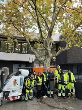 Gruppenfoto mit Mitarbeitern des DLB und der Stadt Neu-Isenburg