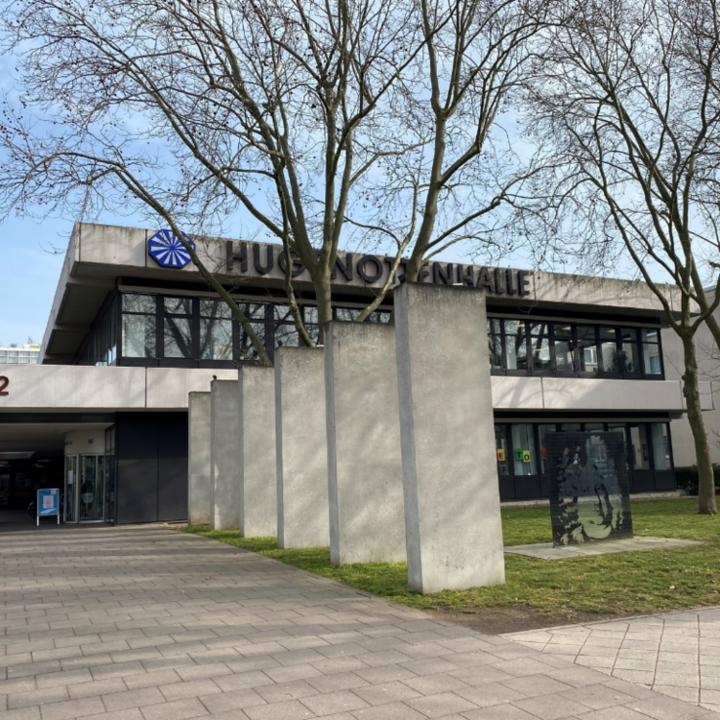 Außenansicht der Hugenottenhalle