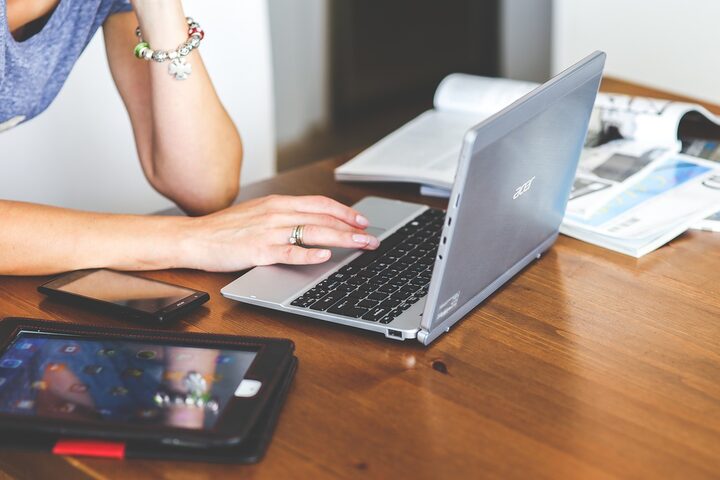 Smartphone Laptop