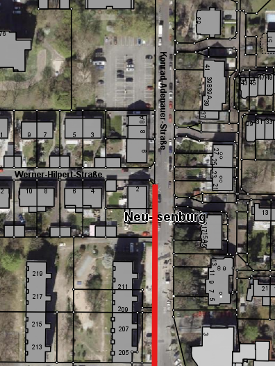 Fahrtrichtungsänderung zwischen der Werner-Hilpert-Straße und der Bahnhofstraße (s. rote Linie im Luftbild)