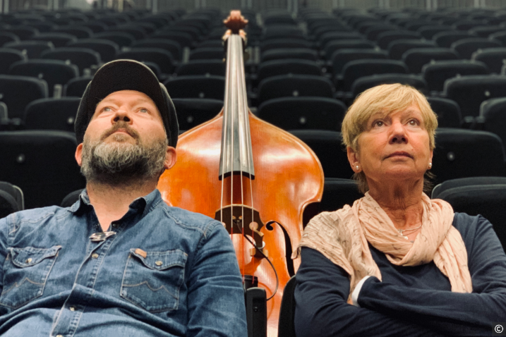 Live-Musik des Kontrabassisten Gregor Pram