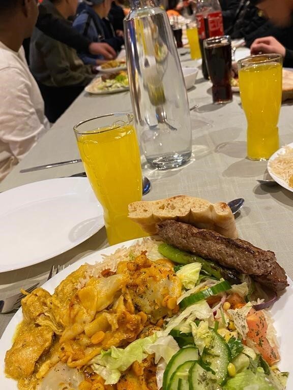 Festtafel beim Fastenbrechen