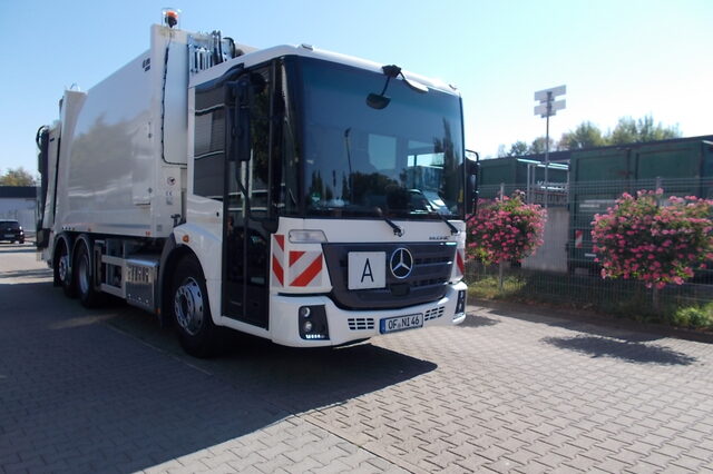 Müllfahrzeug aus dem Fuhrpark des Dienstleistungsbetrieb Dreieich und Neu-Isenburg AöR