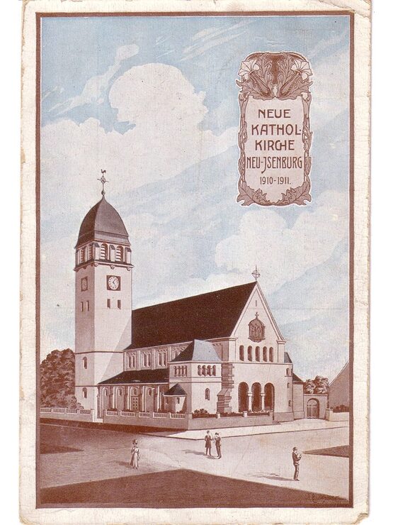 Ansicht der neuen kath. Kirche Neu-Isenburg 1910-1911, Quelle 1: Die Architekten Hans und Christoph Rummel, ihre Kirchenbauten zwischen Historismus und Moderne und ihre profanen Bauten, Mainz 2020, hier S. 19.