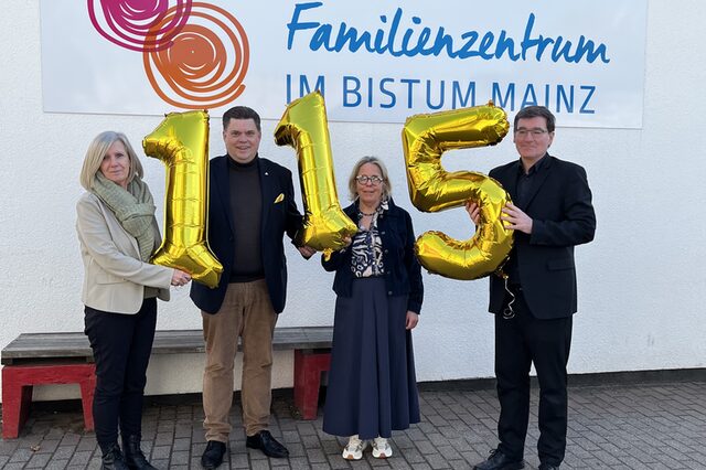 vlnr.: Diana Flucke-Leber, Erster Stadtrat Stefan Schmitt, Christina Moka, Pfarrer Martin Berker