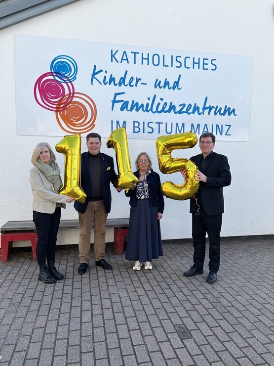 vlnr.: Diana Flucke-Leber, Erster Stadtrat Stefan Schmitt, Christina Moka, Pfarrer Martin Berker