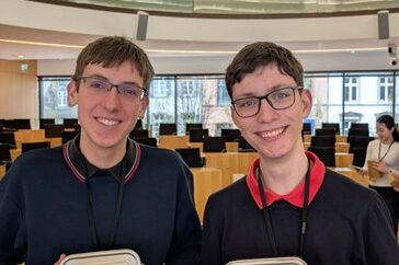 Vlnr:  Christian Adam und Leander Harles vom Kernteam des Jugendforums Neu-Isenburg