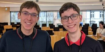 Vlnr:  Christian Adam und Leander Harles vom Kernteam des Jugendforums Neu-Isenburg