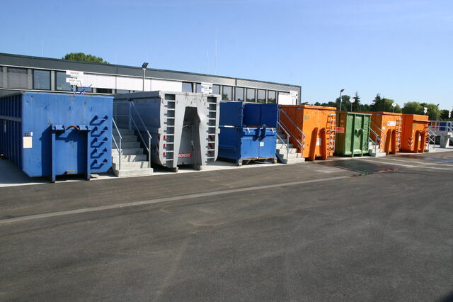 Blick auf den Hof des Neu-Isenburger Wertstoffhofs