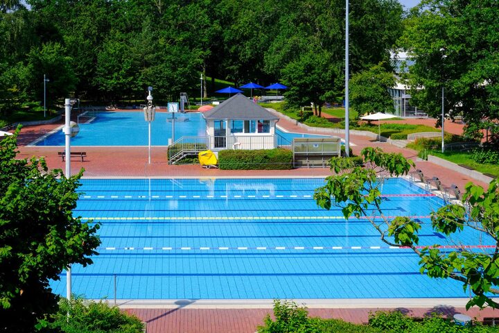 Schwimmbecken Waldschwimmbad