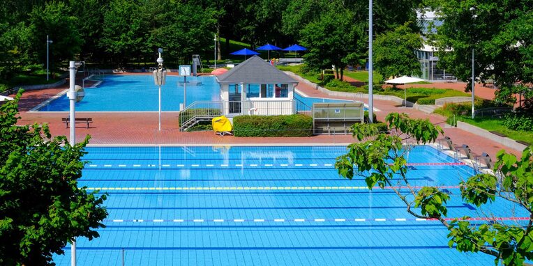 Schwimmbecken Waldschwimmbad