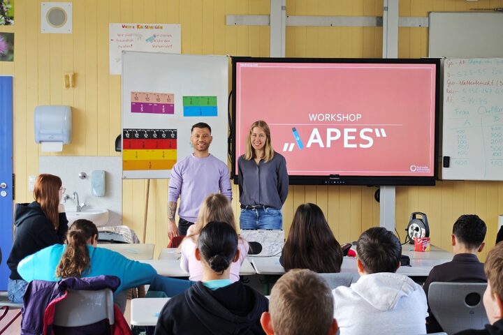 Vlnr: Erhan Dogan und  Luca Orellana Cedeno, Schulsozialarbeit Brüder-Grimm-Schule