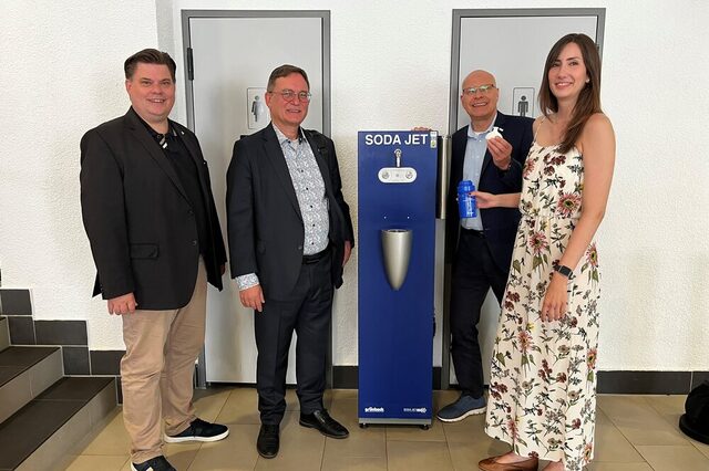 vlnr Erster STadtrat Stefan Schmitt, Bürgermeister Dirk Gene Hagelstein, Kirk Reineke und Jasmin Wiebold