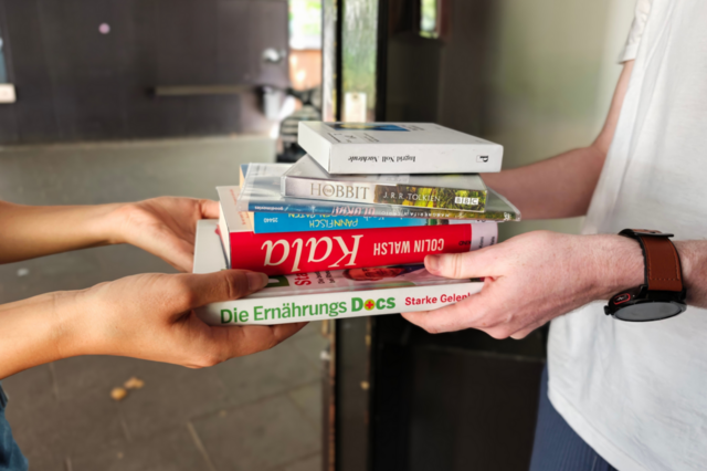 LitExpress_Bücherübergabe