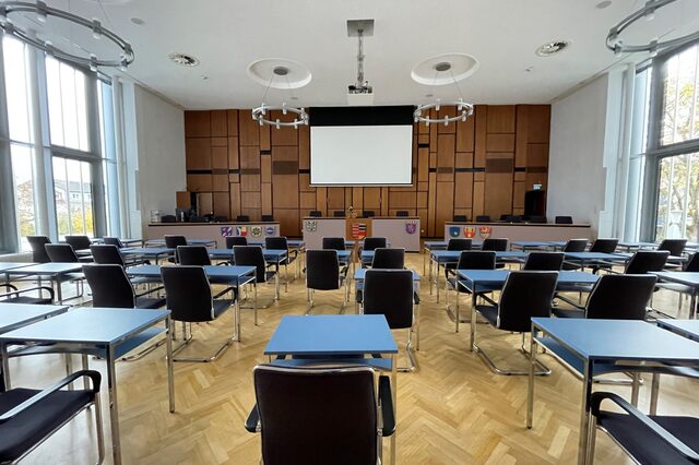 Innenansicht Plenarsaal Neu-Isenburg