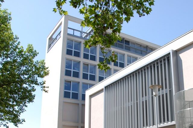 Nordansicht Rathaus Neu-Isenburg mit Plenarsaal auf der linken Seite