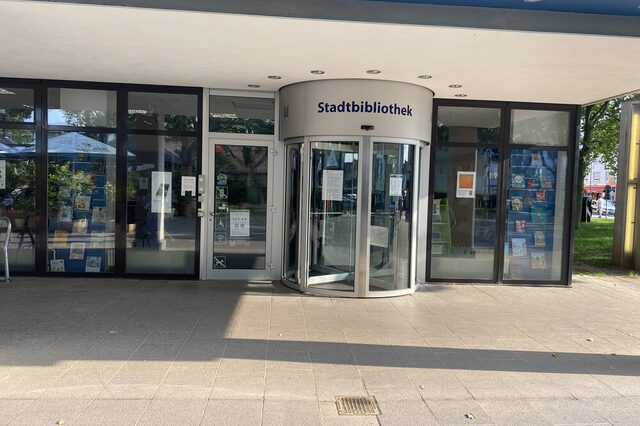 Haupteingang der Stadtbibliothek
