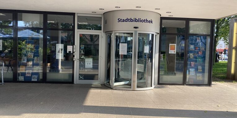 Haupteingang der Stadtbibliothek