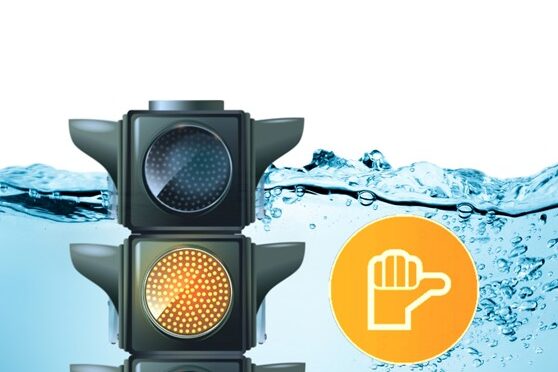 Wasserampel steht auf Gelb