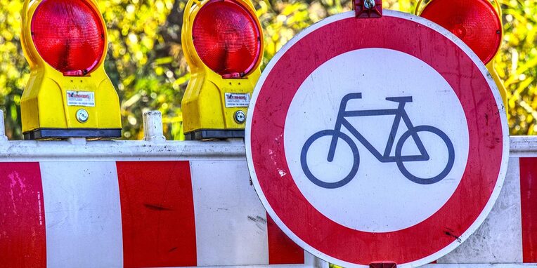 Straßensperre, Verbot, Durchgang