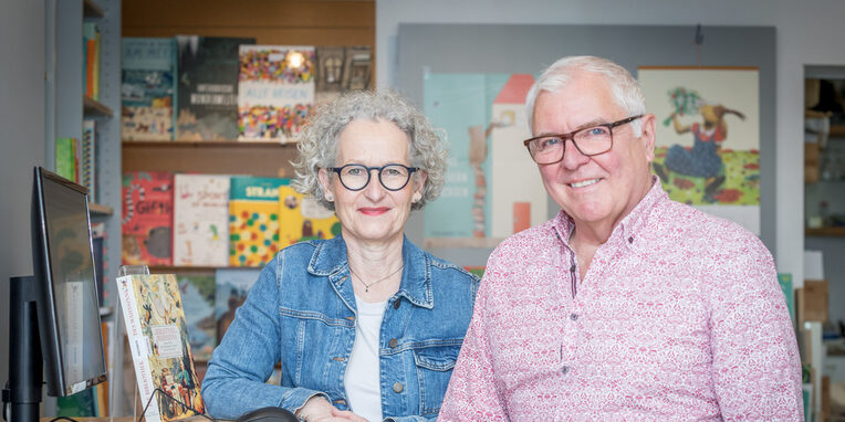 Anja Kronier und Michael Roth in ihrer Buchhandlung Buch 78 in Neu-Isenburg