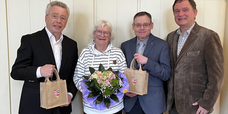 vlnr. Bernd Schander, Birgit Schäfer, Andreas Greim, Bürgermeister Dirk Gene Hagelstein