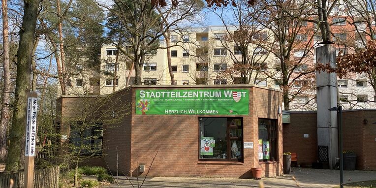 Stadtteilzentrum West, Kurt-Schumacher-Straße 8