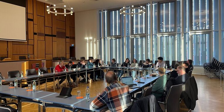 Sitzung des Jugendforums im März 2023 im Plenarsaal der Stadt Neu-Isenburg