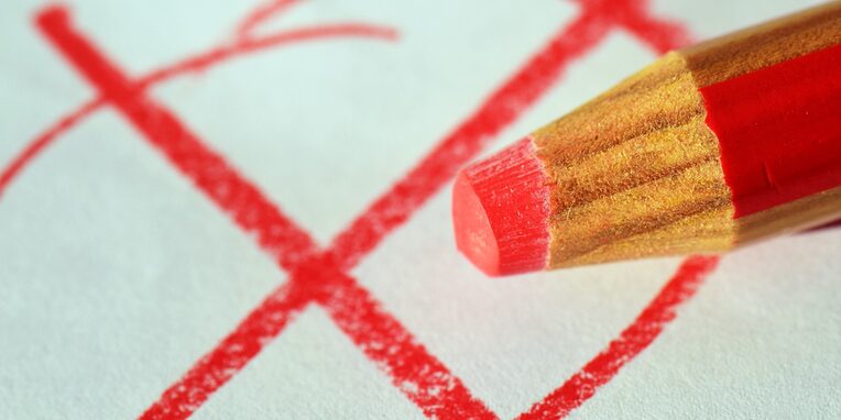 rotes Kreuz, Stift zum Ankreuzen