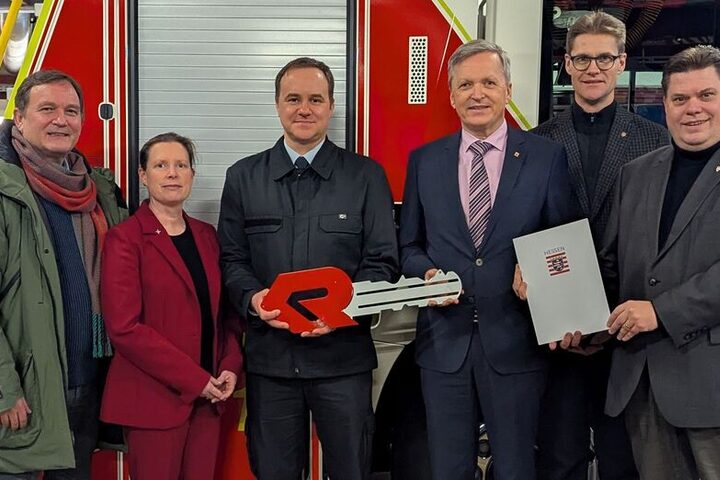 Bescheidübergabe bei der Freiwilligen Feuerwehr in Neu-Isenburg