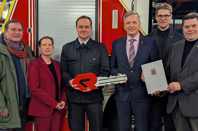 Bescheidübergabe bei der Freiwilligen Feuerwehr in Neu-Isenburg