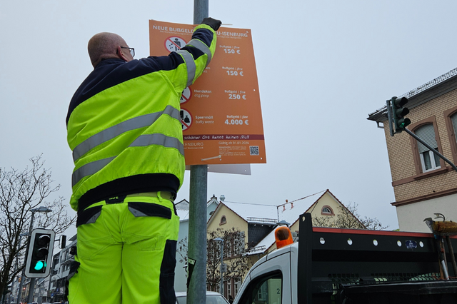 Hinweisschild mit den verschiedenen Bußgeldern