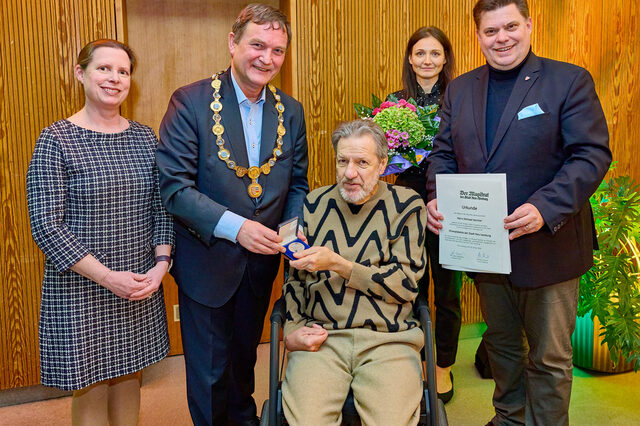 Stadtverordnetenvorsteherin Christine Wagner, Bürgermeister Dirk Gene Hagelstein, Michael Kercher, Brigitte Kercher und Erster Stadtrat Stefan Schmitt