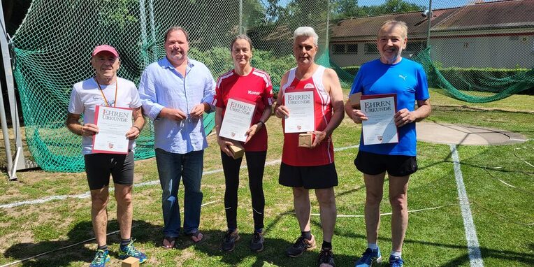 Vlnr: Dieter Müller, Sportdezernent Christian Beck, Kornelia Wrzesniok, Hans-Peter Schabinger, Lutz Zeise, (nicht auf dem Foto: Adolf Glöckler)