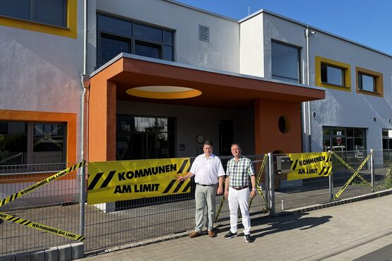 Kita Birkengewann. Vlnr: Erster Stadtrat Stefan Schmitt und Bürgermeister Dirk Gene Hagelstein