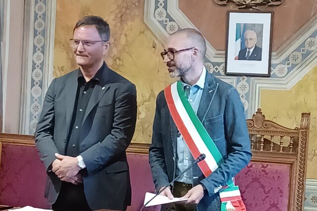 vlnr Bürgermeister Dirk Gene Hagelstein, Bürgermeister Gianluca Sonnini. Besuch in Chiusi 2023