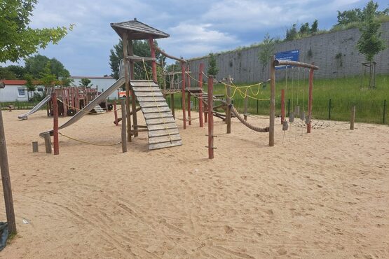 Spielplatz Birkengewann vor der Reinigung