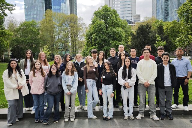 24 Schülerinnen und Schüler der Brüder-Grimm-Schule während des Projekts „Skills & Go“ in den hessischen Osterferien.