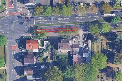 Luftbild des Bauabschnitt 1 in der Friedhofstraße in Höhe Hausnummer 55 (rote Kennzeichnung)