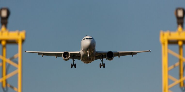 Flugzeug im Landeanflug