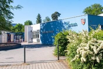 Aussenansicht des WaldSchwimmbades in Neu-Isenburg