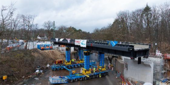 Brückeneinschub auf der Isenburger Schneise