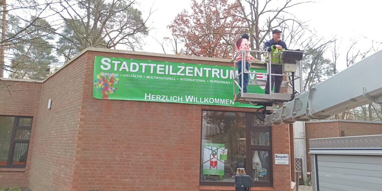 Neues Banner am Stadtteilzentrum West