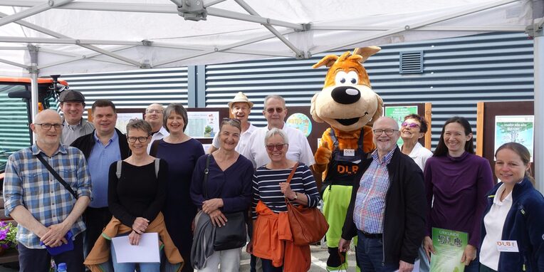 Gruppenfoto Baumspenderinnen und Baumspender