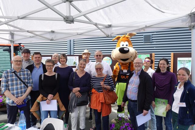 Gruppenfoto Baumspenderinnen und Baumspender