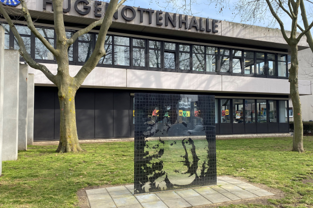 Hugenottenhalle