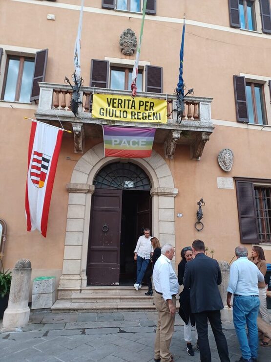 zu  Rathaus