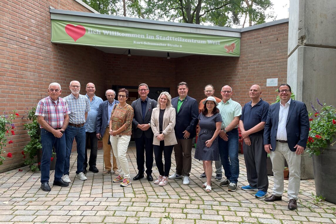 zu  stadtkuemmerer vlnr Wonneberg Holm Bernhardt Miethke Klink Hagelstein Marburger Schmitt Granatmann Lackert Schaefer Schmidt Foehl