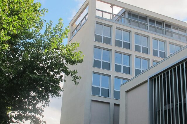 Nordansicht Rathaus Neu-Isenburg mit Plenarsaal rechts